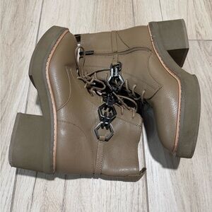 Vince Camuto Tan Textured Leather Detail